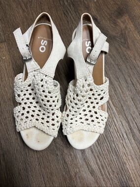 SO White Wedges Womens Size 6 1/2 Medium